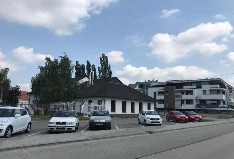 مبيت وإفطار Sempre étterem és Panzió