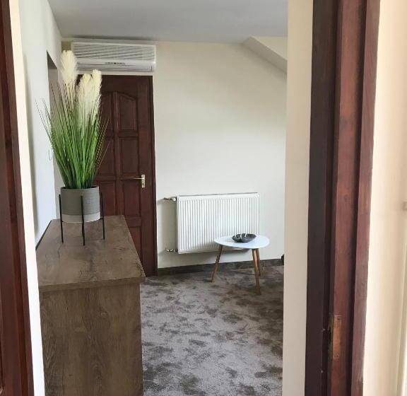 مبيت وإفطار Sempre étterem és Panzió