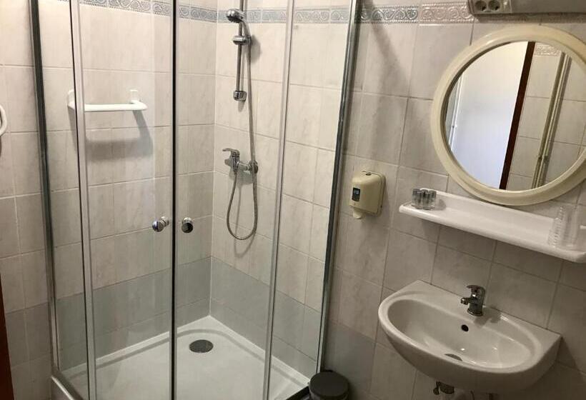 مبيت وإفطار Sempre étterem és Panzió