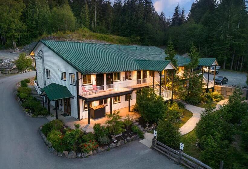 Hotel West Coast Trail Lodge