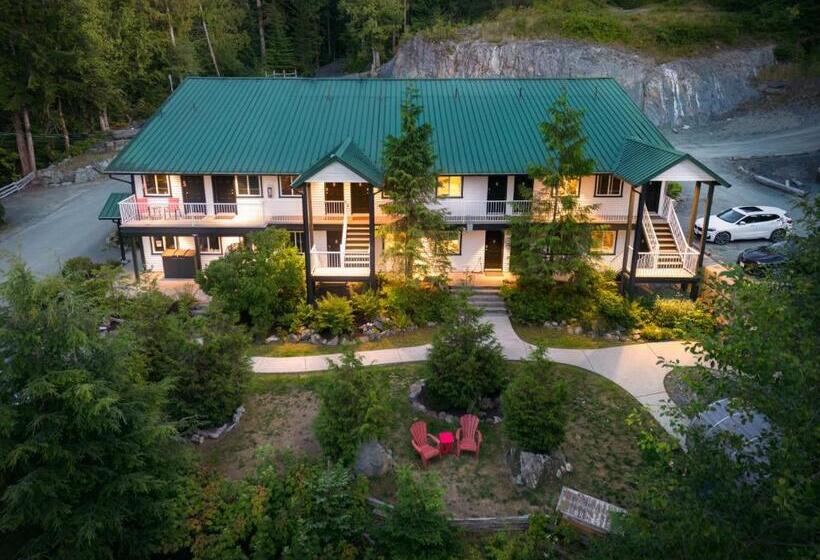 Hotel West Coast Trail Lodge