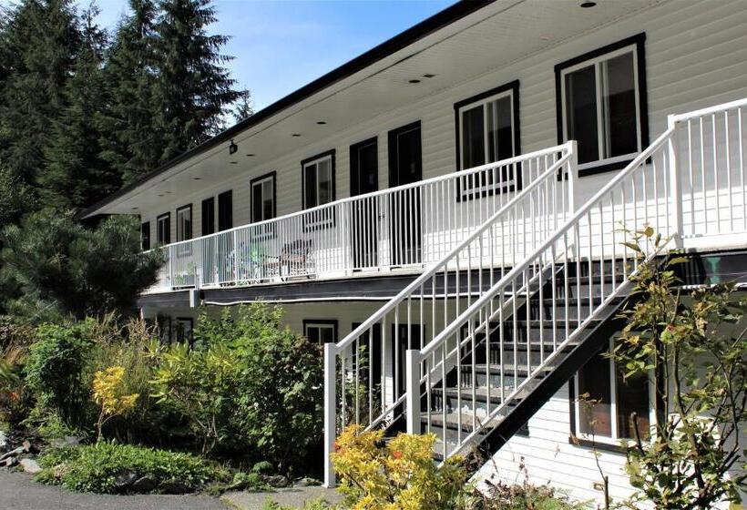 Hotel West Coast Trail Lodge