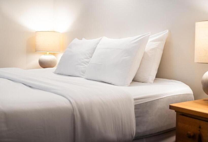 Hotel West Coast Trail Lodge