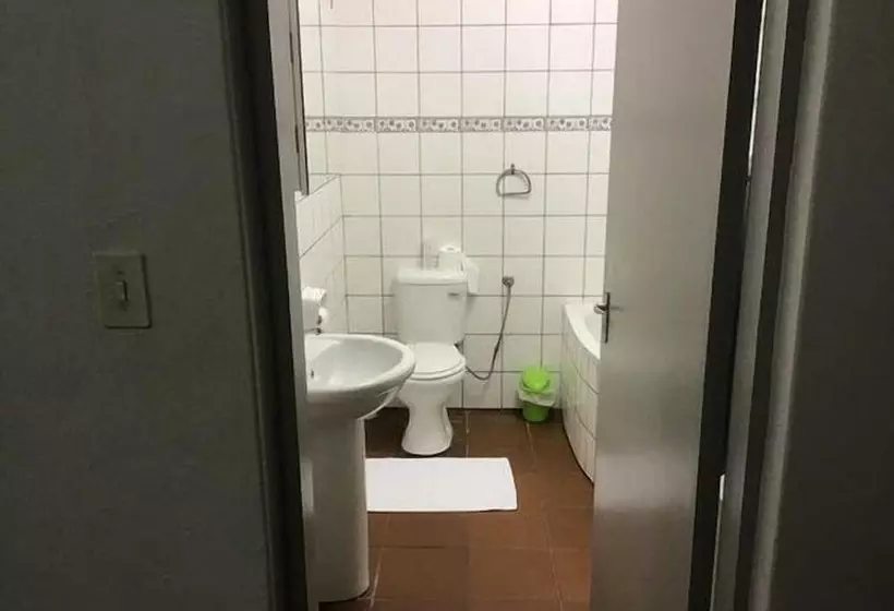 تختخواب و صبحانه Rocky Shore Guesthouse