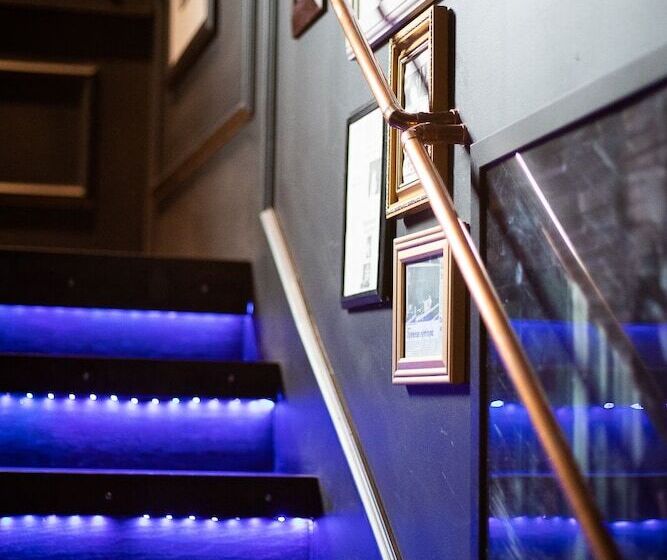 هتل Akureyri Dynheimar