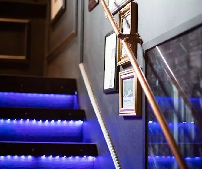 هتل Akureyri Dynheimar