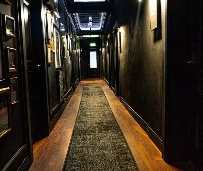 هتل Akureyri Dynheimar