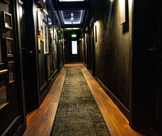 هتل Akureyri Dynheimar