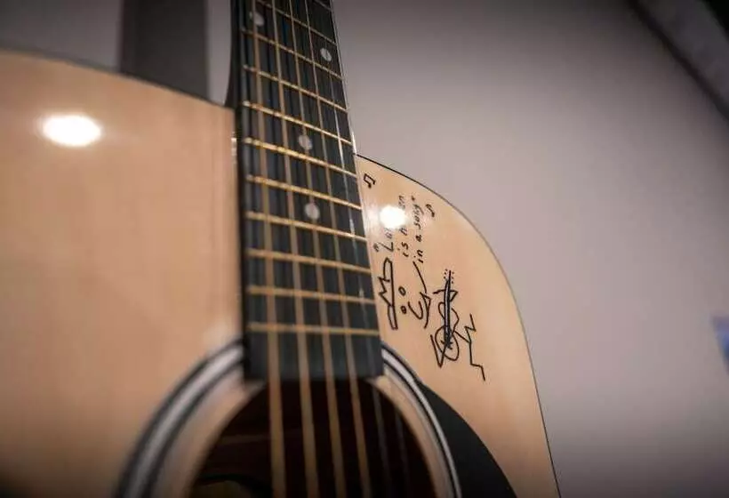 هتل Akureyri Dynheimar