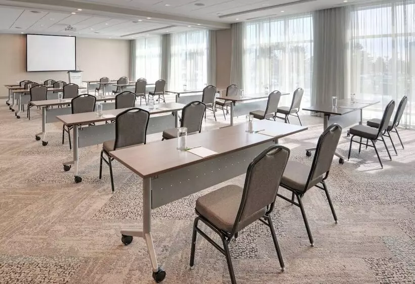 ホテル Courtyard By Marriott Burlington Oakville