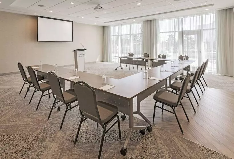 ホテル Courtyard By Marriott Burlington Oakville