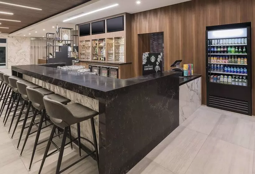 ホテル Courtyard By Marriott Burlington Oakville