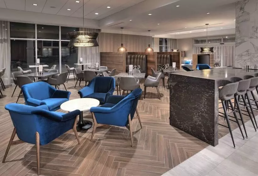 ホテル Courtyard By Marriott Burlington Oakville