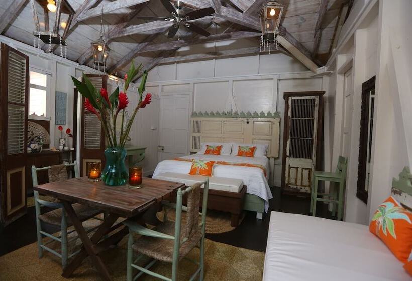 هاستل Pink Plantation House