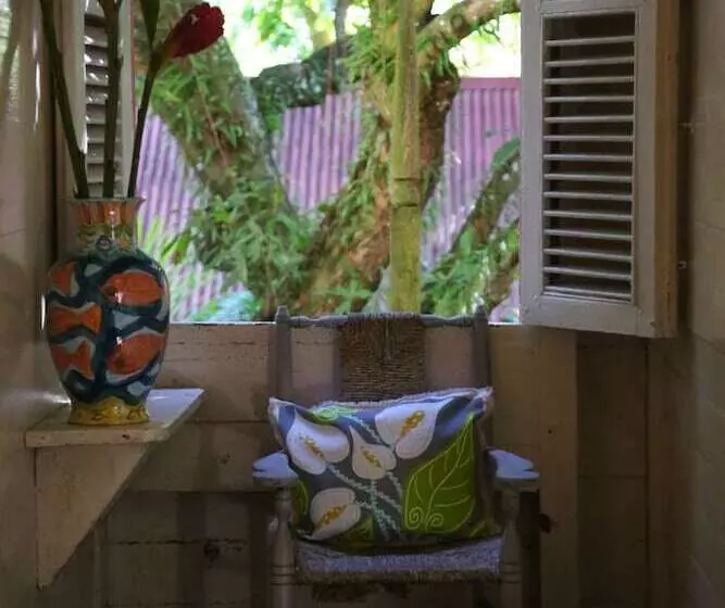 ユースホステル Pink Plantation House