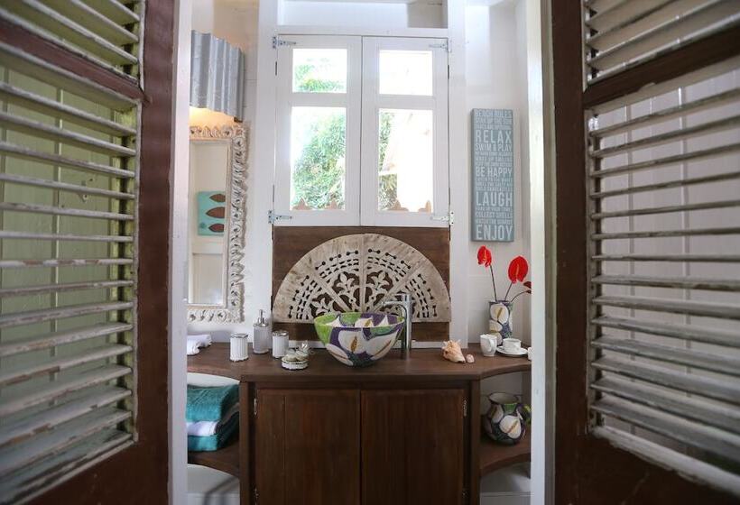 هاستل Pink Plantation House