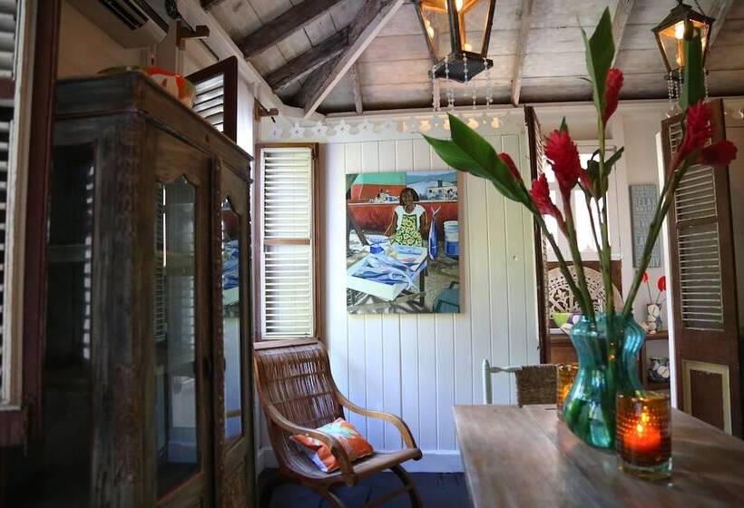 هاستل Pink Plantation House