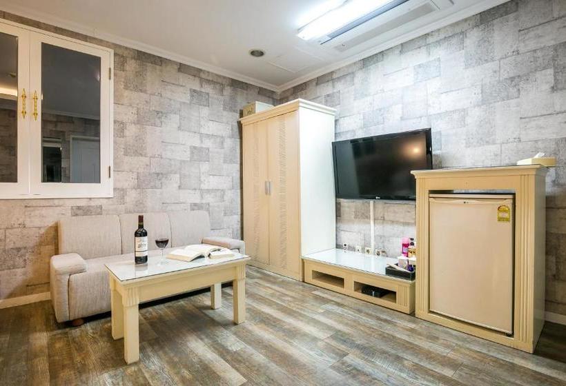 בית מלון כפרי Fiore Tourist