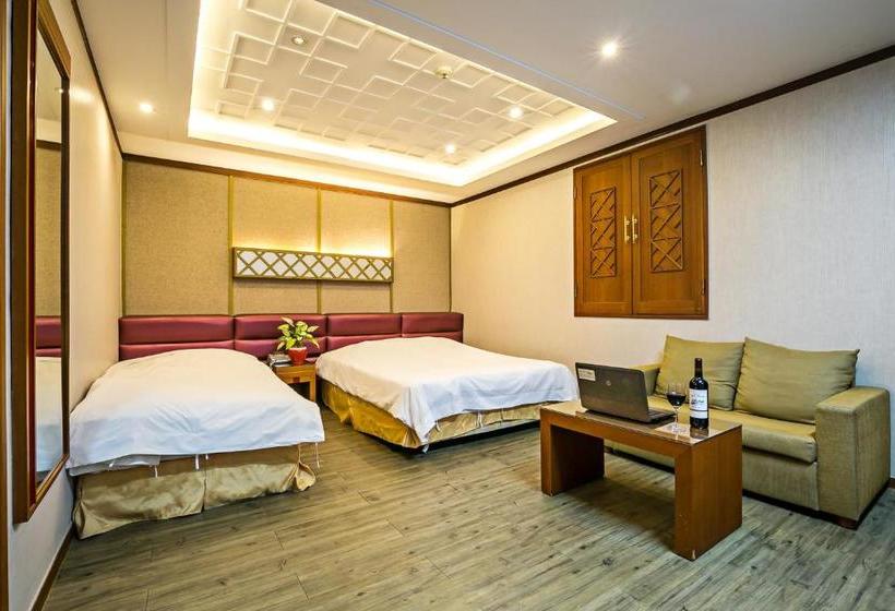 בית מלון כפרי Fiore Tourist