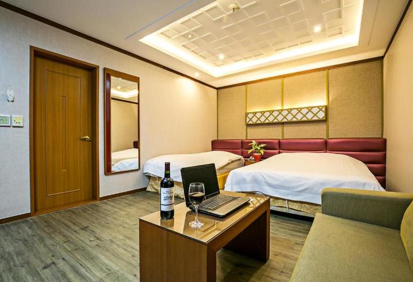 בית מלון כפרי Fiore Tourist