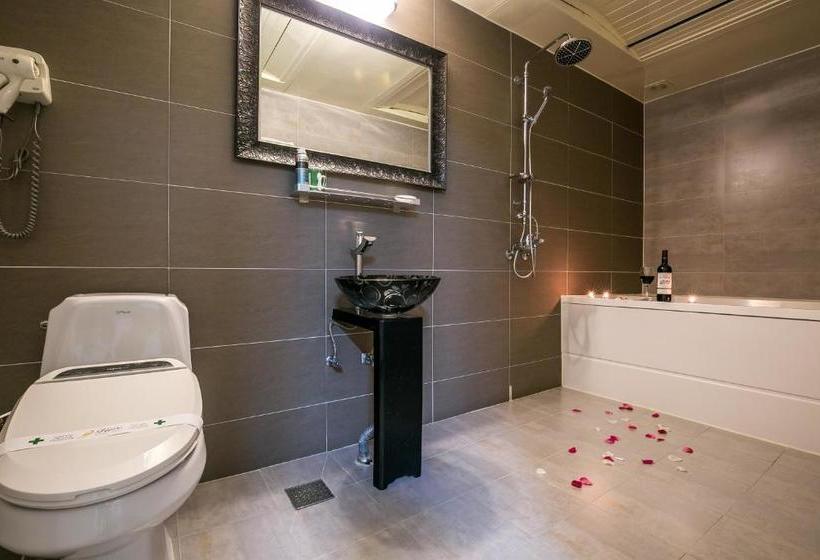 בית מלון כפרי Fiore Tourist