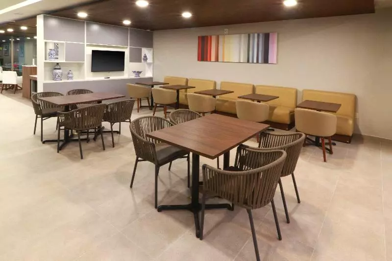 ホテル Holiday Inn Express & Suites   Playa Del Carmen, An Ihg