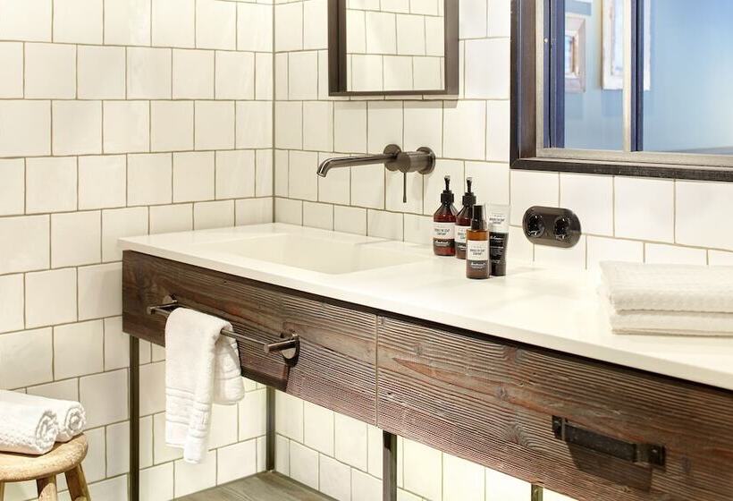 Lighthouse Hotel & Spa