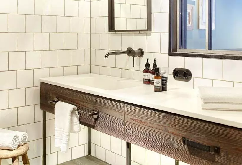 Lighthouse Hotel & Spa