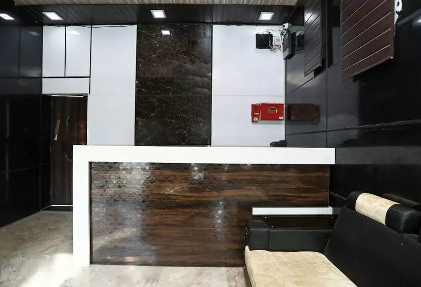 Hotelli Oyo 18346 Glorify Stay2