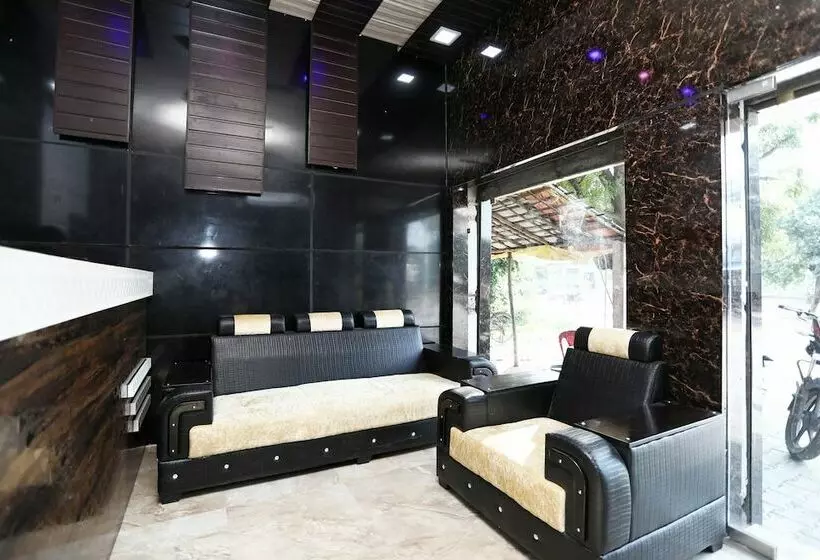 Hotelli Oyo 18346 Glorify Stay2