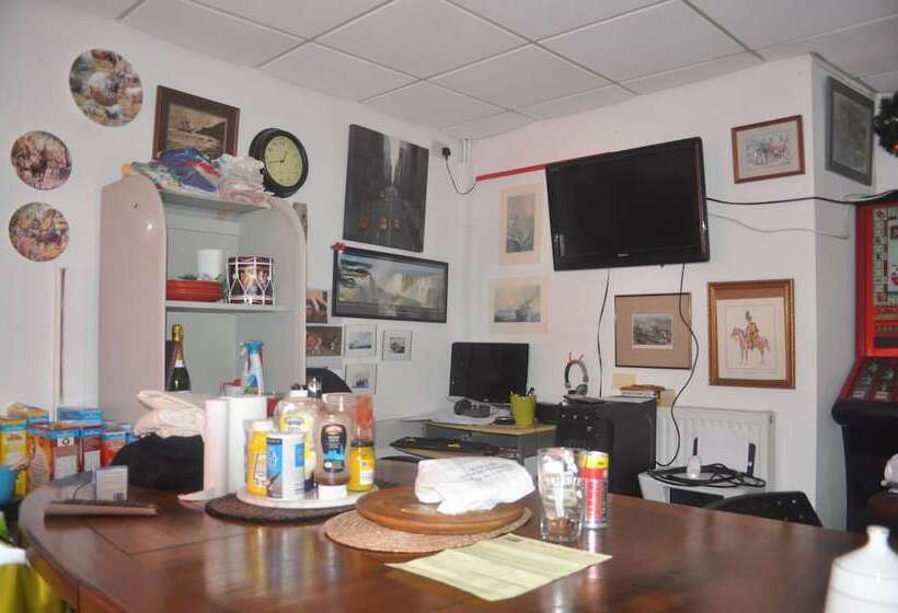 הוסטל Plymouth Backpackers