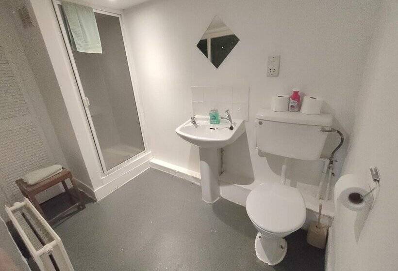 הוסטל Plymouth Backpackers