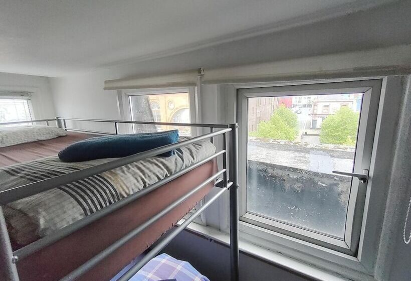 הוסטל Plymouth Backpackers