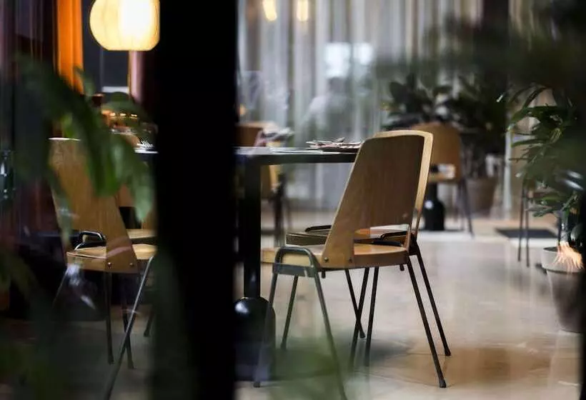 هاستل Yust Antwerp