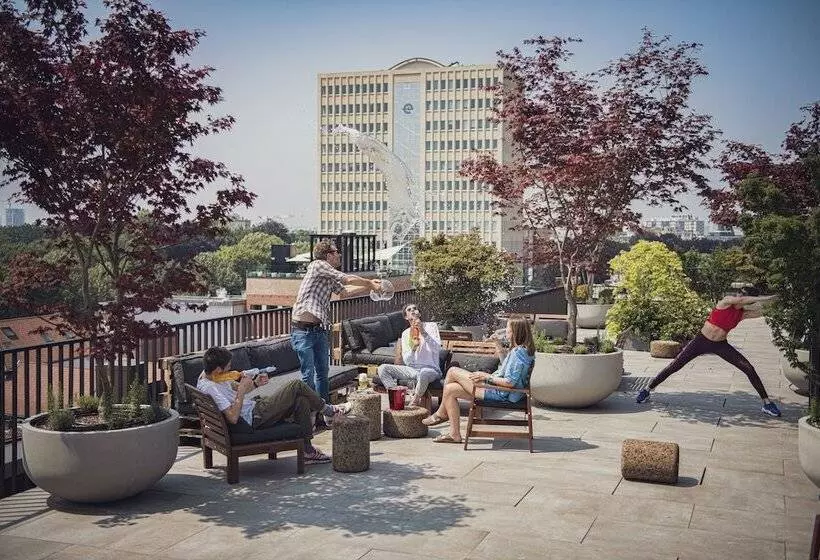 هاستل Yust Antwerp