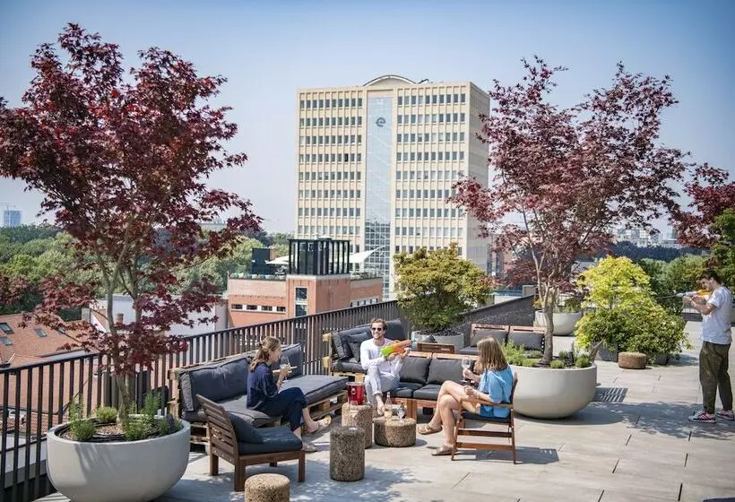 هاستل Yust Antwerp