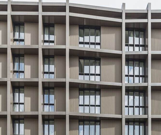 هاستل Yust Antwerp