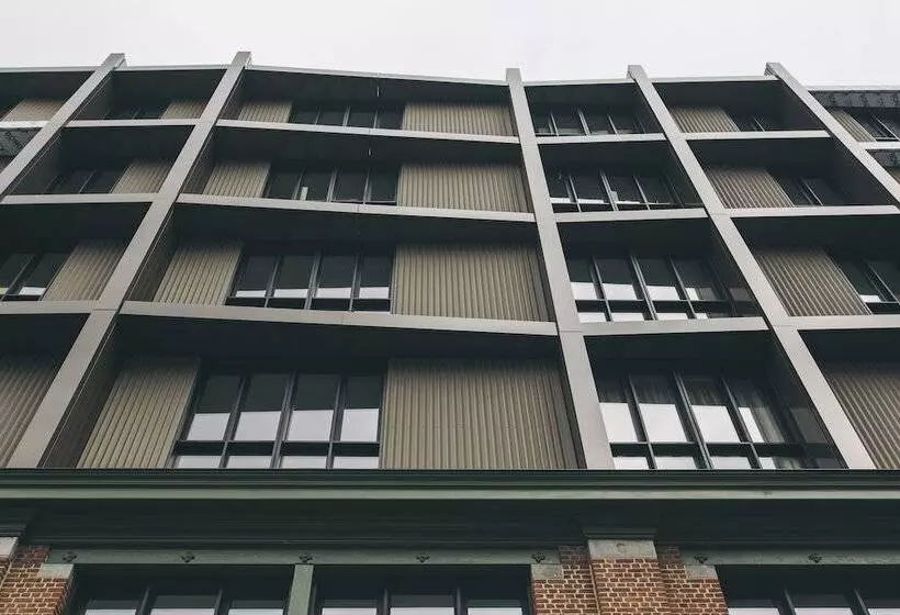 هاستل Yust Antwerp