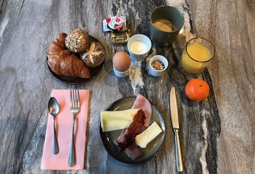 هاستل Yust Antwerp