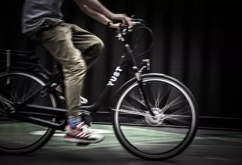 هاستل Yust Antwerp