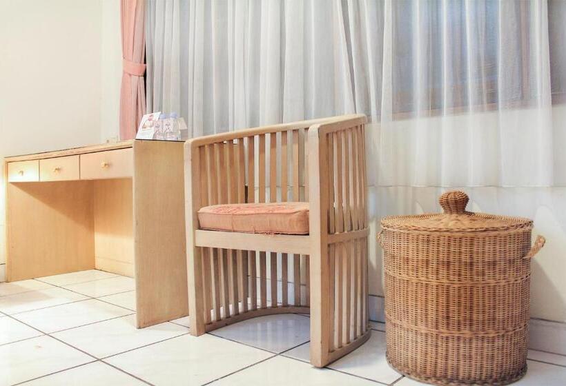 Otel Oyo 123 Puri Lotus