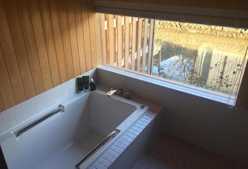 هتل Waterside Cottage Heron