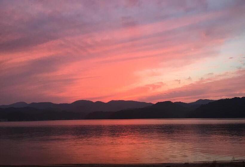 هتل Waterside Cottage Heron