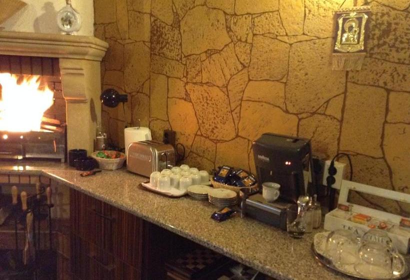 پانسیون Oli House