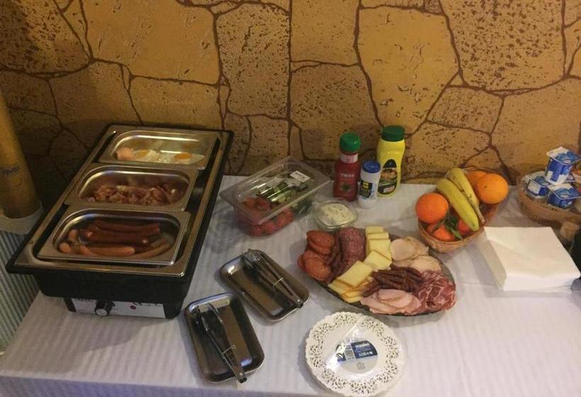 پانسیون Oli House