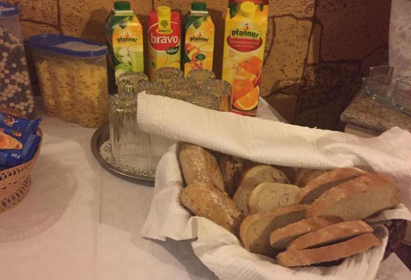 پانسیون Oli House