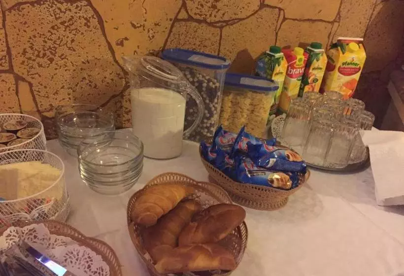 ペンション Oli House