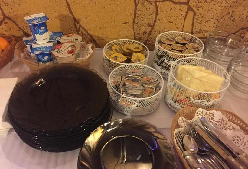 پانسیون Oli House