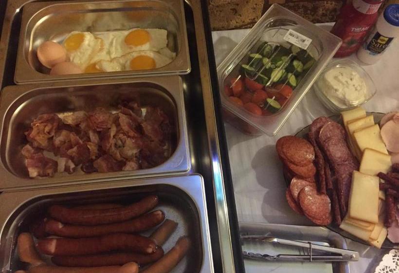 پانسیون Oli House