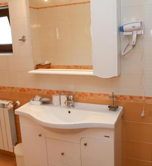 پانسیون Oli House